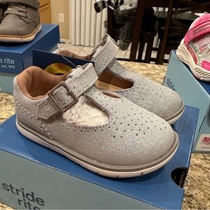 Stride Rite Toddler Girls Mary Janes Size 5.5 WIDE